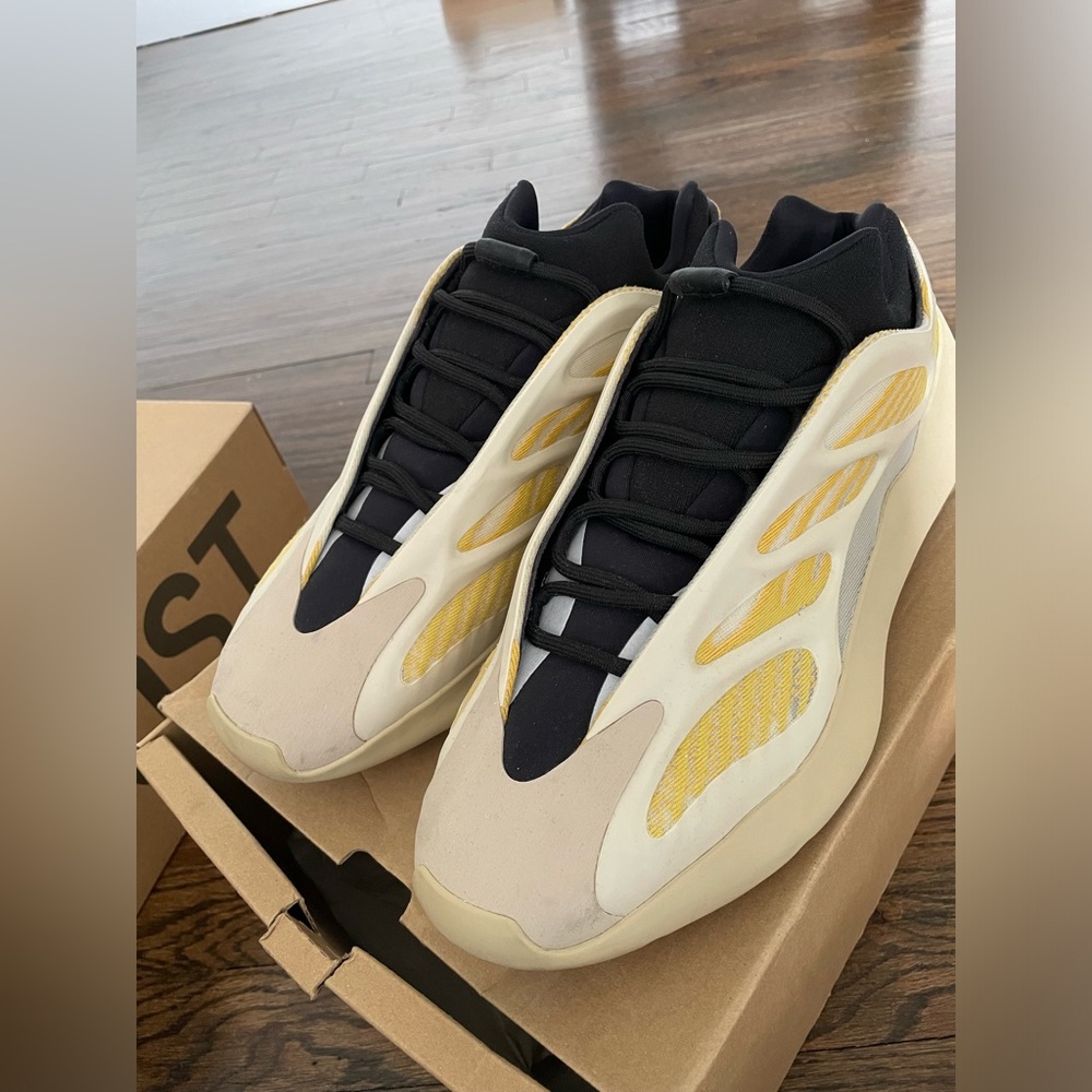 Yeezy 700
